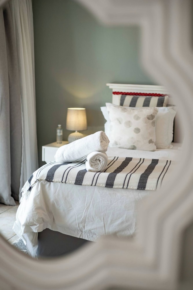 Beachfront Villa Sea Breeze, Hout Bay, Cape Town