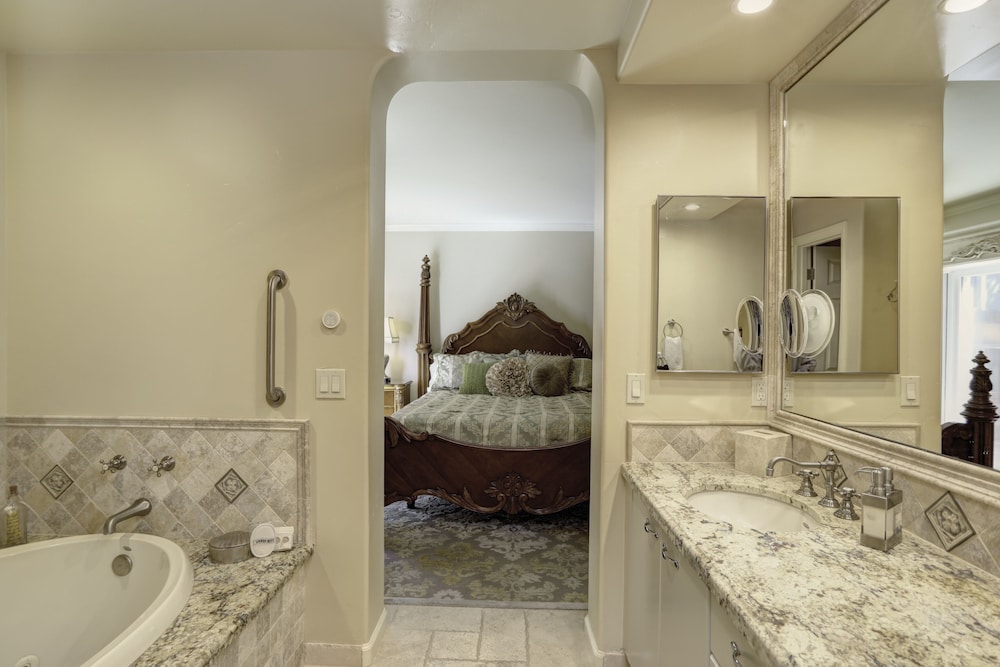 150 Ocean View 2 Bedroom Condo by Redawning view 5