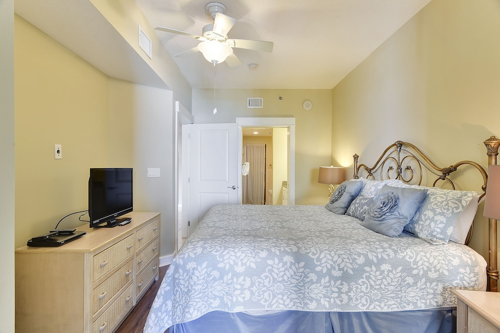 Grand Panama Beach Resort by Book That Condo