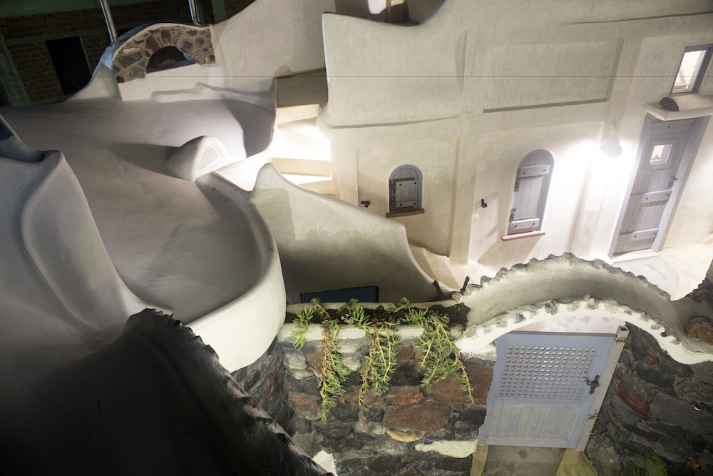 Aura Caves