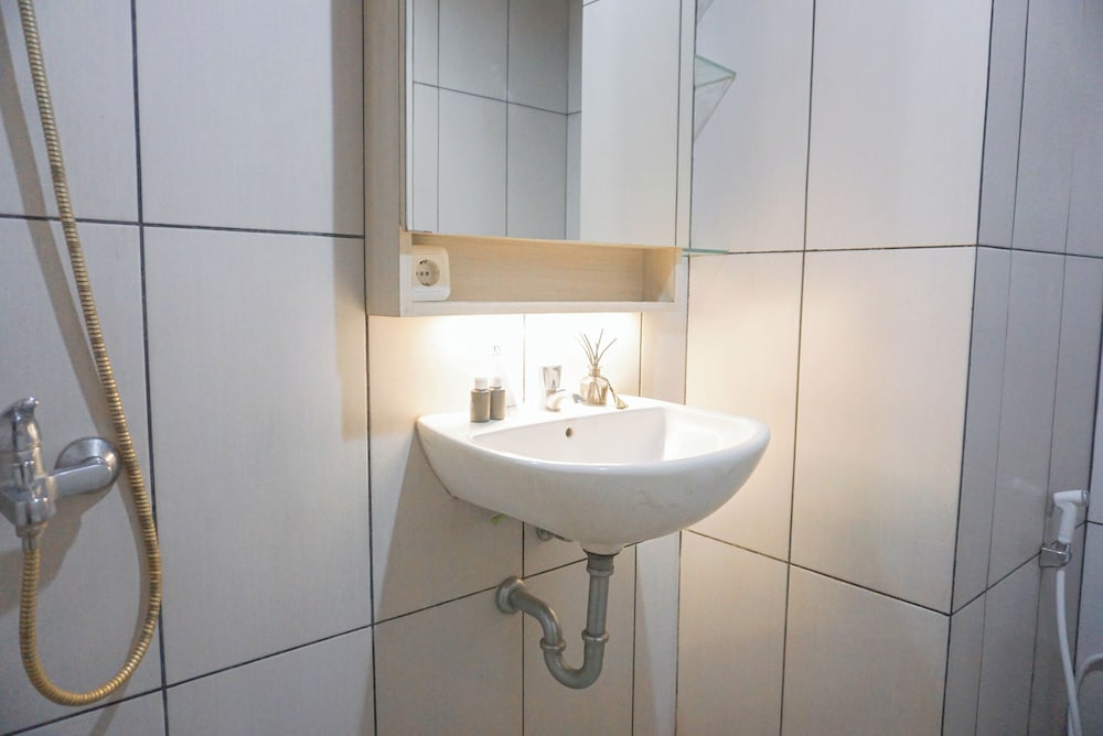 Comfy And Modern 2Br Grand Kamala Lagoon Apartment
