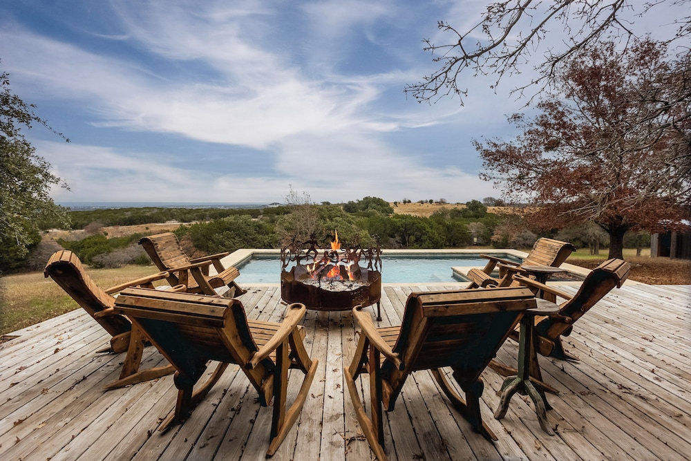5BR Luxury Home w/ Pool & Wrap-around Porch