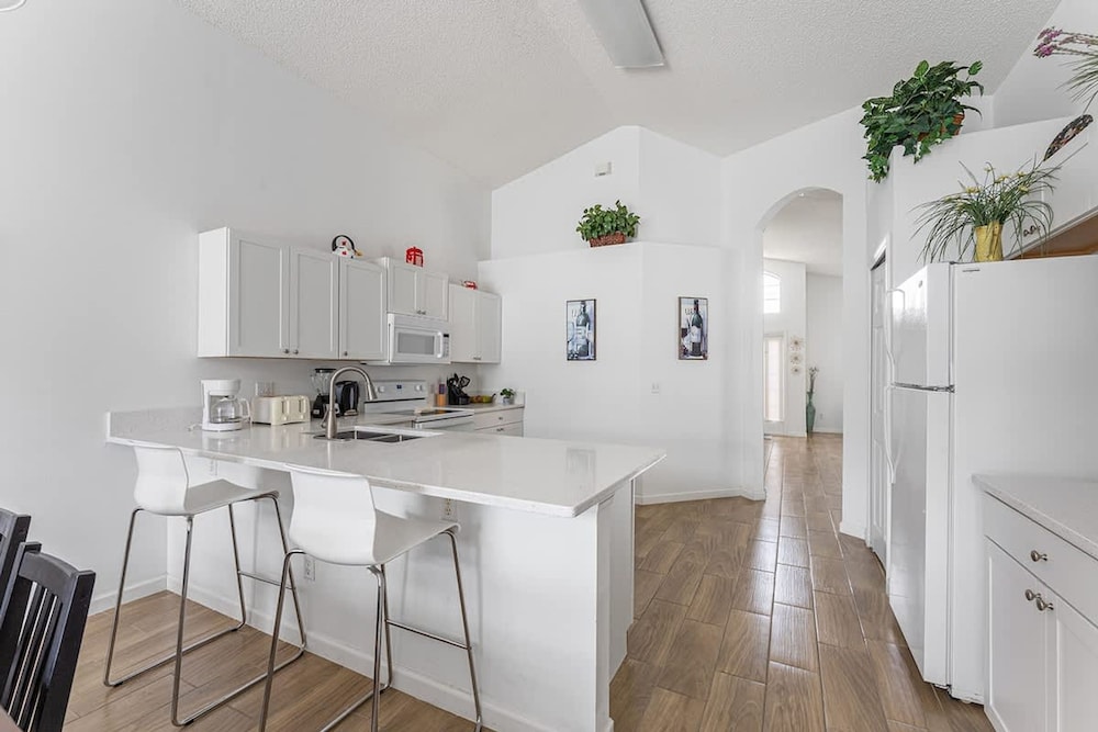 Entertaining Game Room 4BR Near Disney