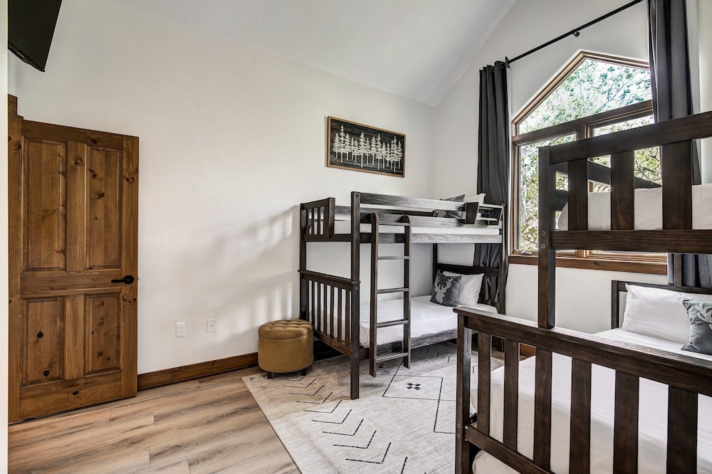 Arrowhead Village Premium 3 Bedroom Condominium 3 Condo
