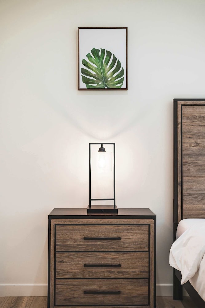 Not Affected by the Fire/spacious Modern Retreat w Luxury Amenities & Style