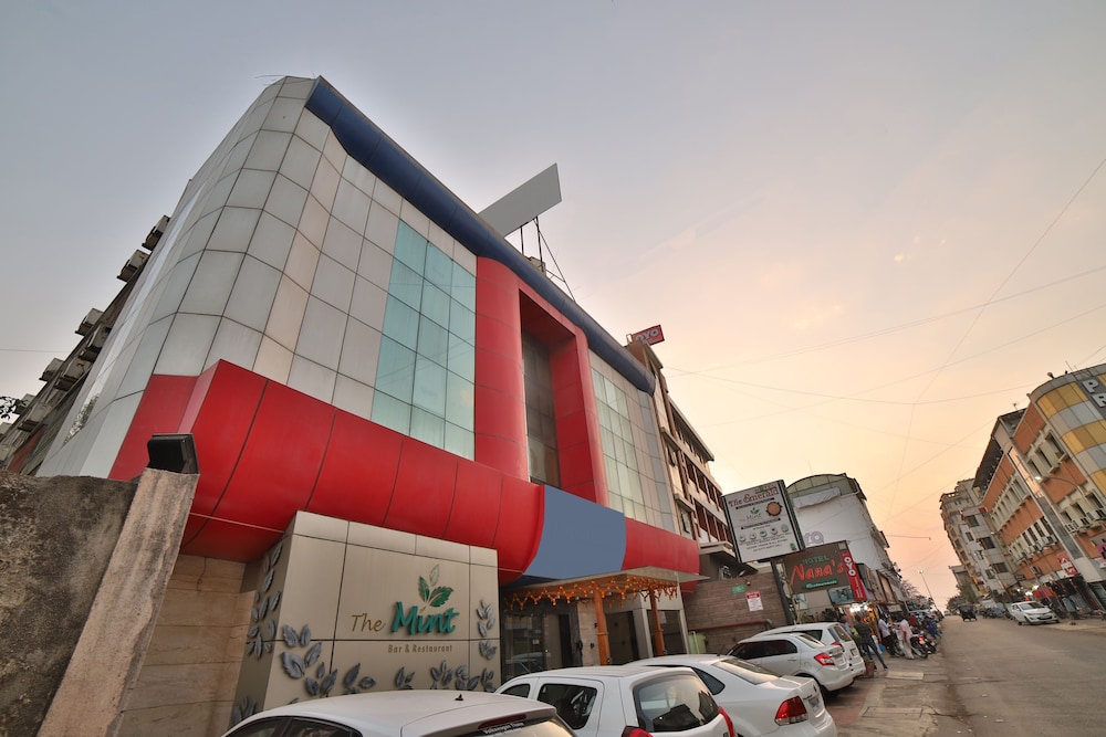 OYO 29657 Hotel The Emerald view 2