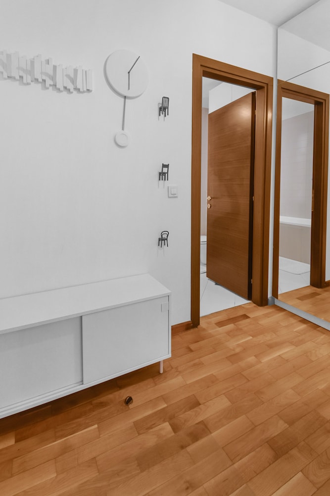 Attic Studio near Carol Park view 3