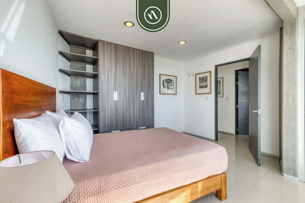 3 BR Condo - Panoramic Views - 5 Min to Downtown