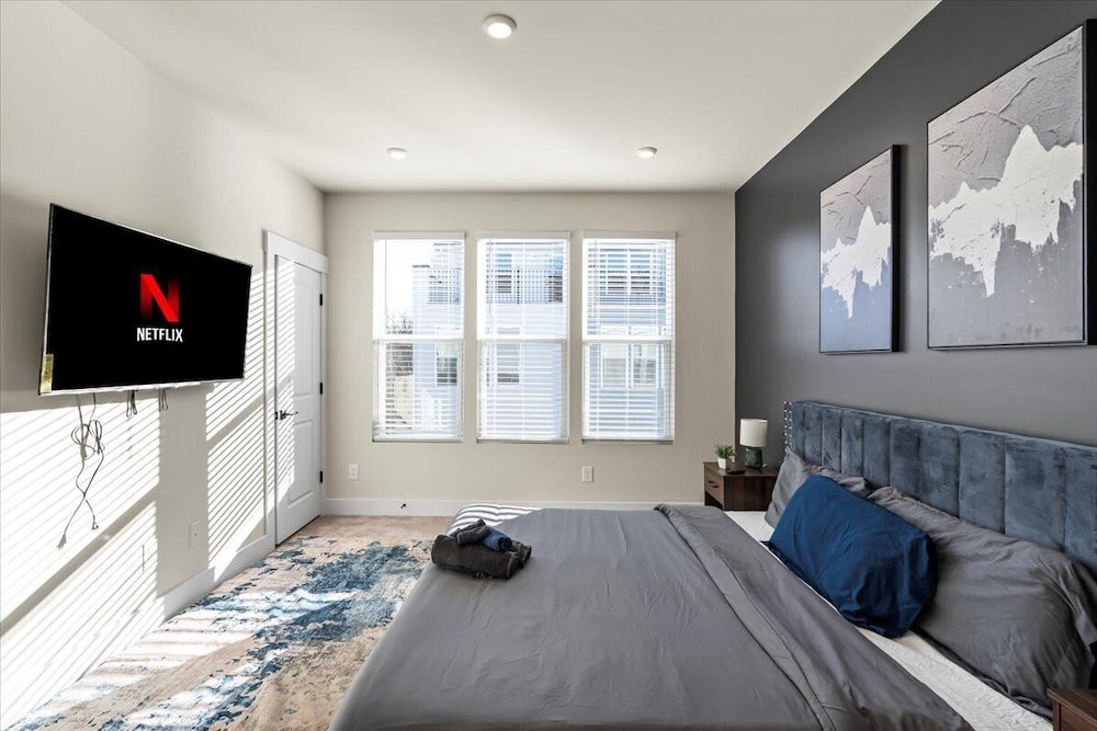 3BR King Townhouse Rooftop in Uptown CLT