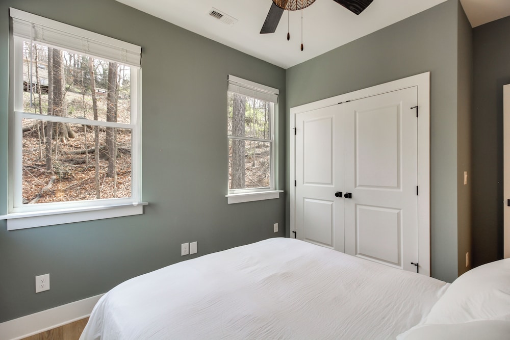 6 Mi to Chattanooga: Home w/ Balcony & Dtwn Views!