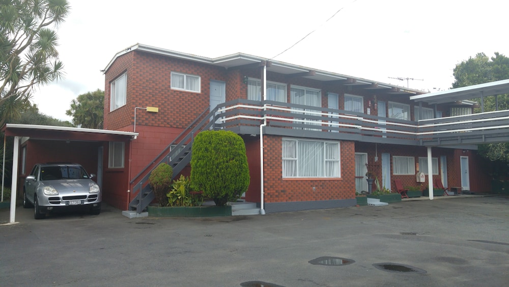 Redwood Lodge Motel