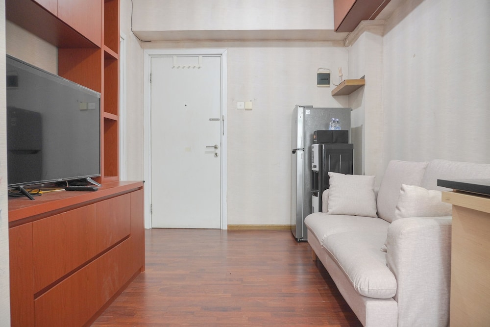 2Br Green Pramuka City Apartment Near Shopping Center