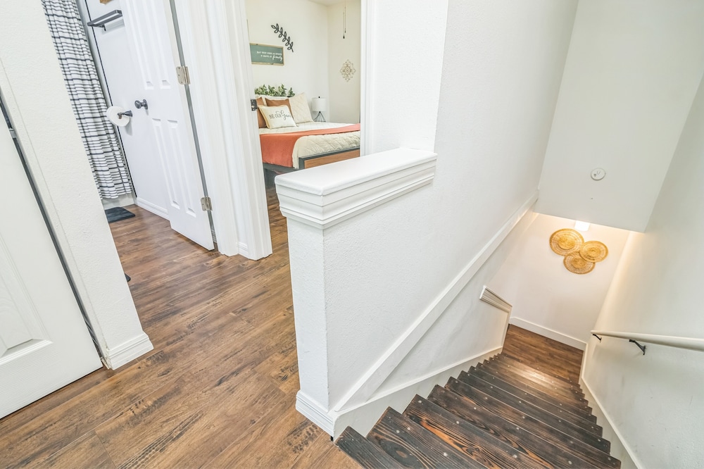 Be Our Guest - Cozy Townhome Near Downtown Ocala 2 Bedroom Townhouse