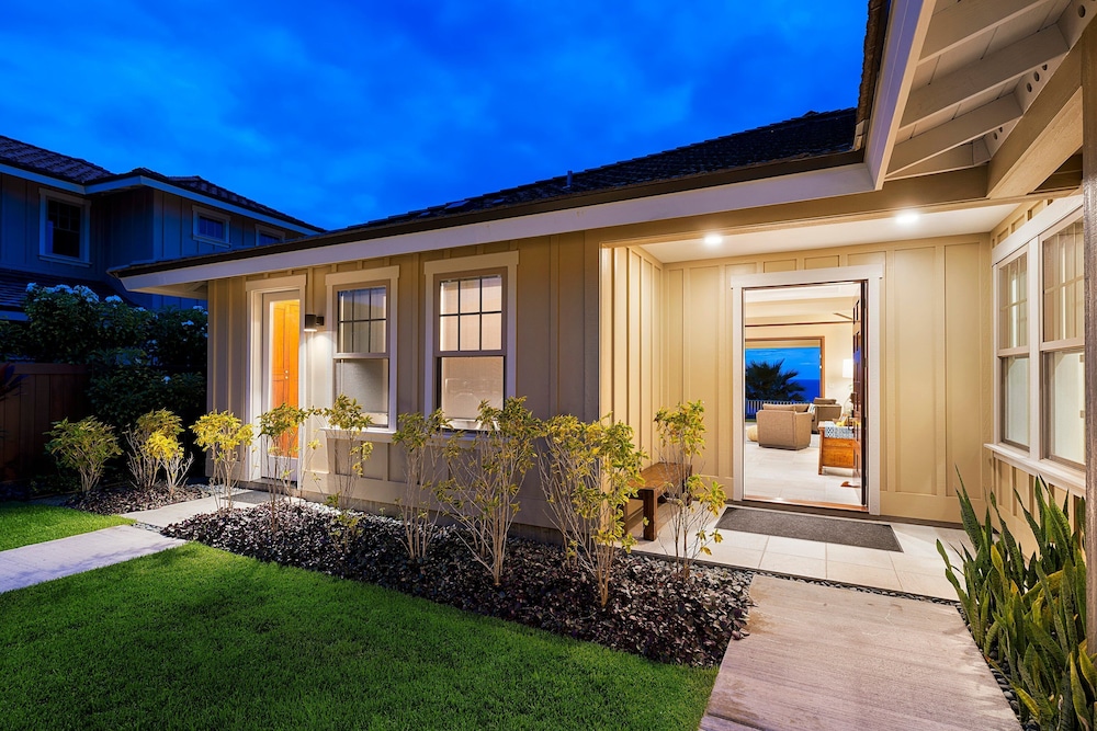 Unbelievable Ocean Front View w Pool - AC - Outdoor Seating!- Vrkcv