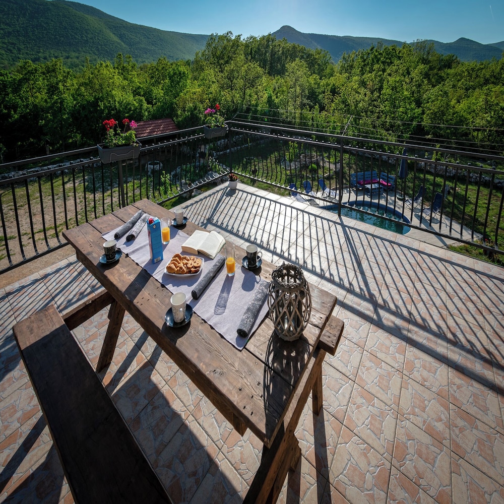 Villa Bravic 4*, Nature Home With Pool Near Split