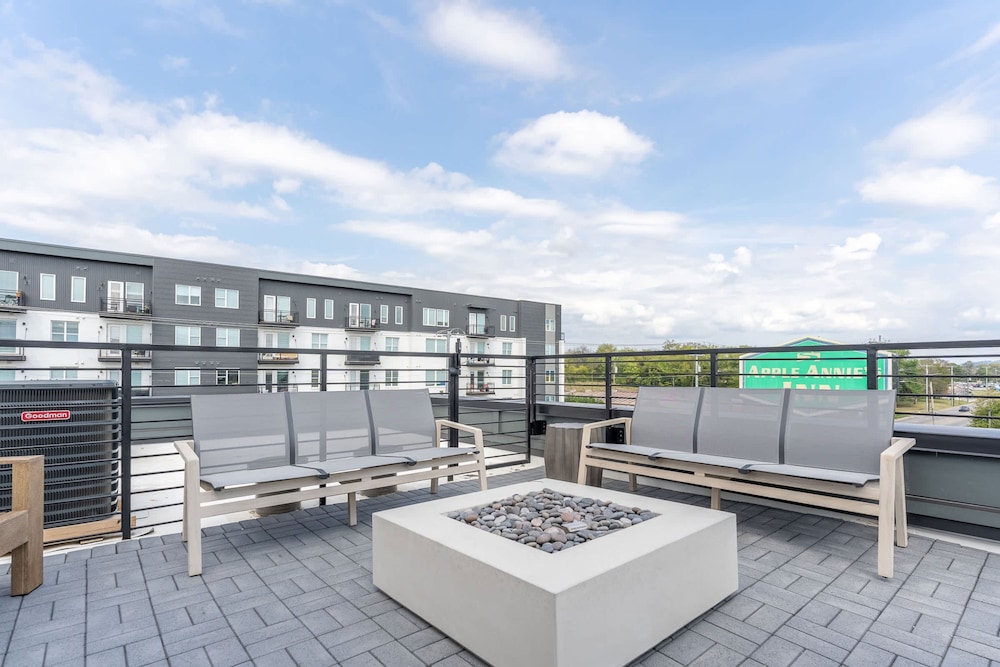 Luxe 4BR With Fire Pit Grill and City Views
