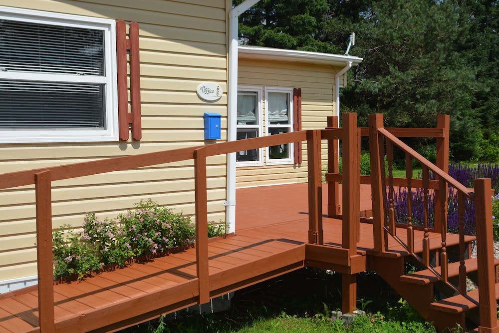 Parkside Cottages and Suites