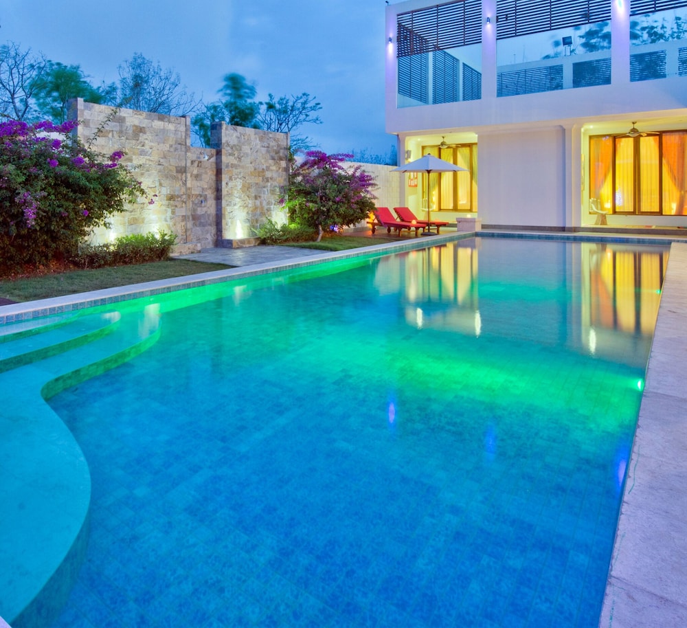 Sunset villa