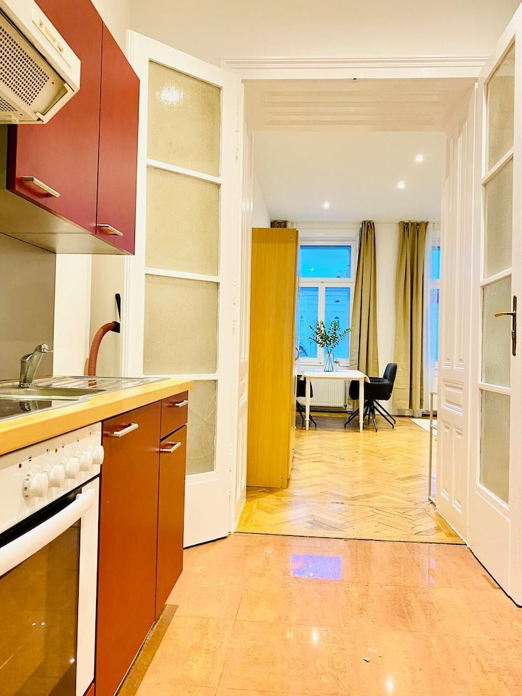 Comfortable 1BR Apartment Westbahnhof