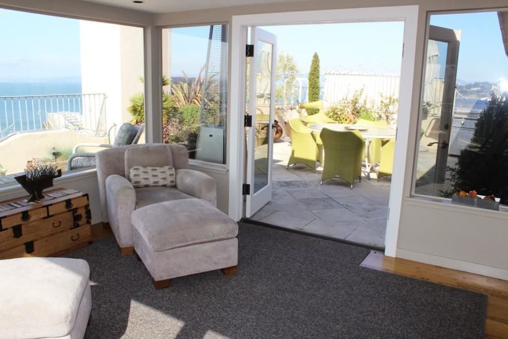 Ocean View Terrace Apartment - Image 4