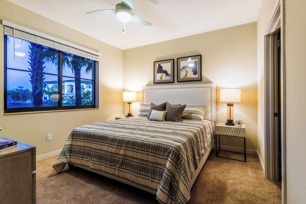 Modern 2BR Fort Myers Condo Pool, BBQ & Near Beaches
