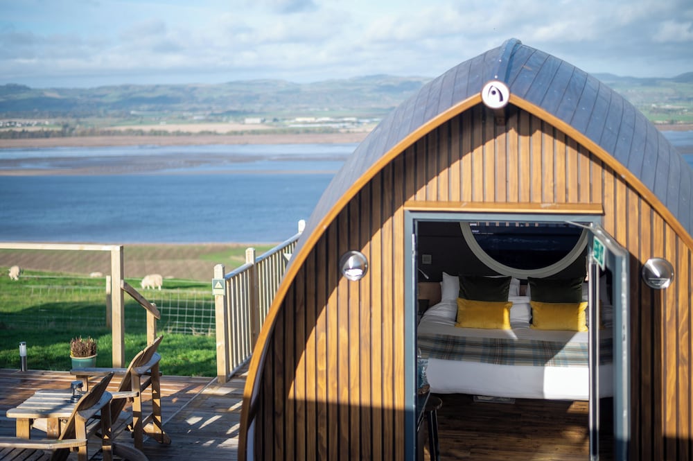 Luxurious Snug With Hottub Which Sleeps-2 in Fife