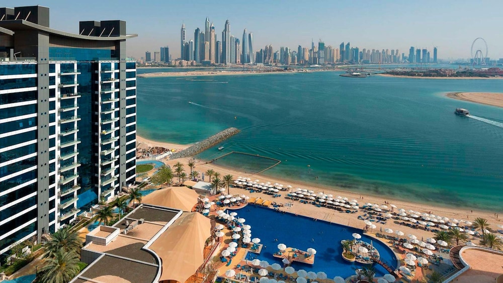 Modish Palm 3BR w Private Balcony Beach Access