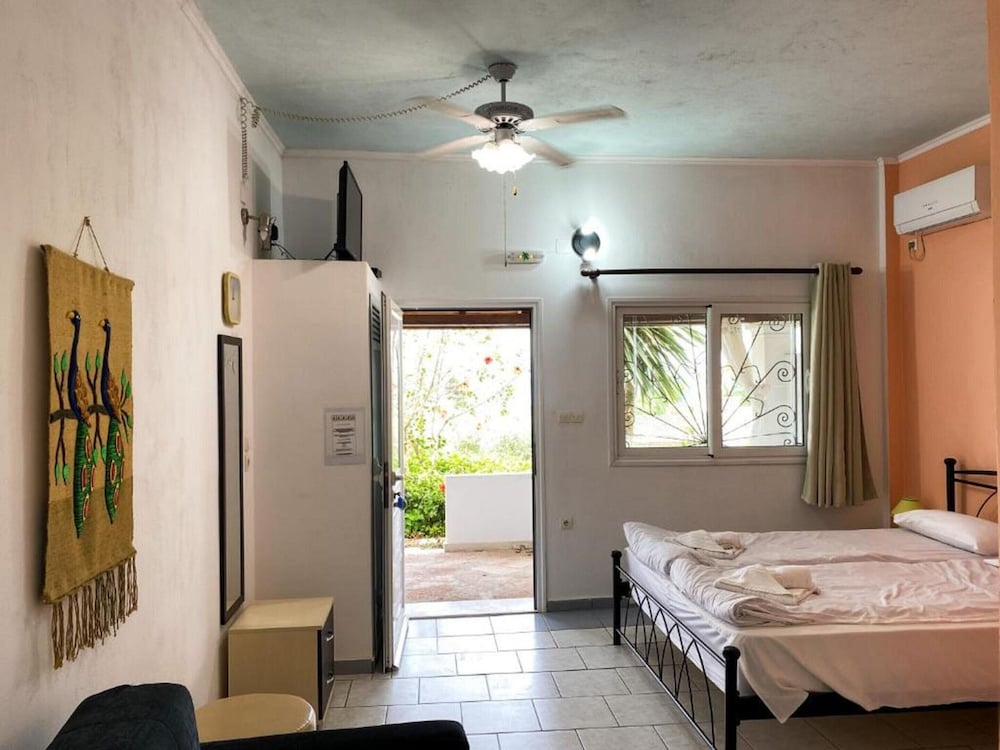 Snug Apartment in Mpenitses With Shared Pool view 4