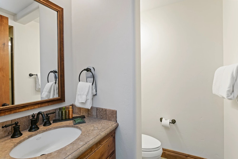 Grand Lodge - Four Bedroom #306 - Ski-in/ski-out 4 Condo