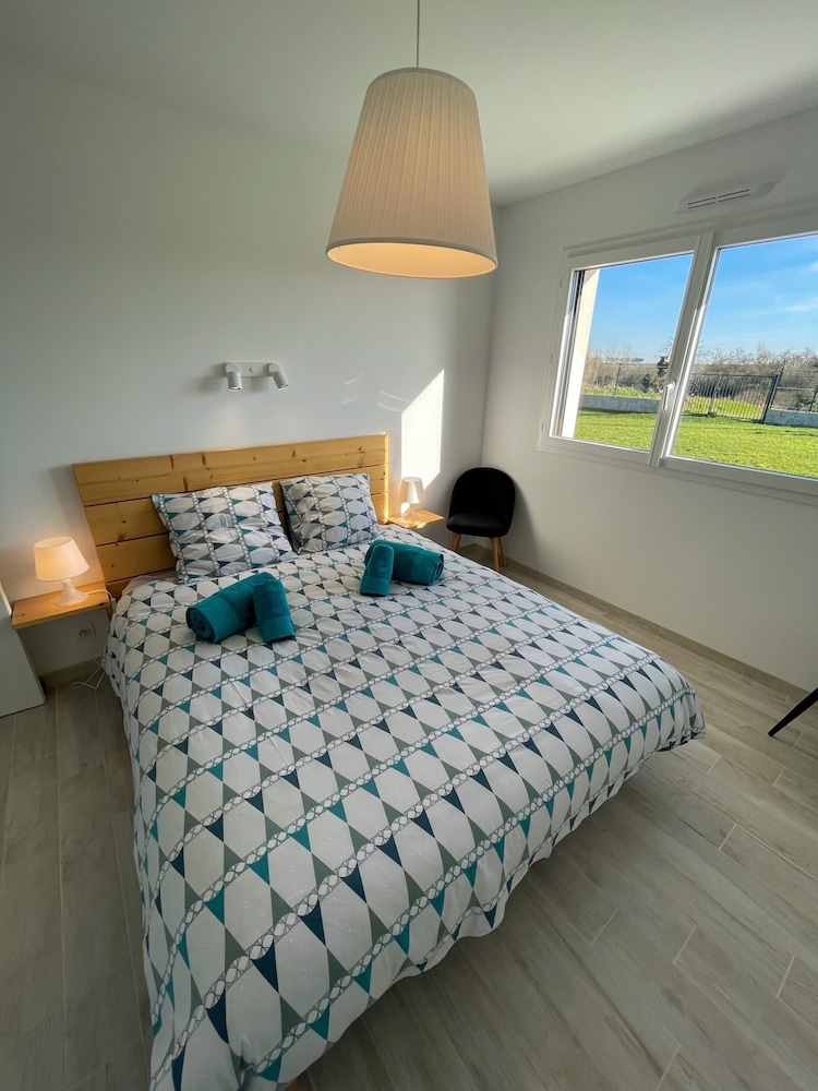 House in Ploudalmezeau With Heated Pool & Beaches