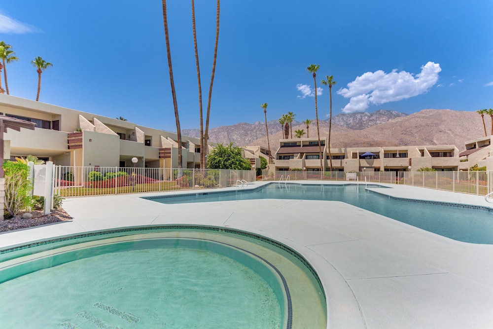 Mtn-view Condo w/ Pool Access in Palm Springs!