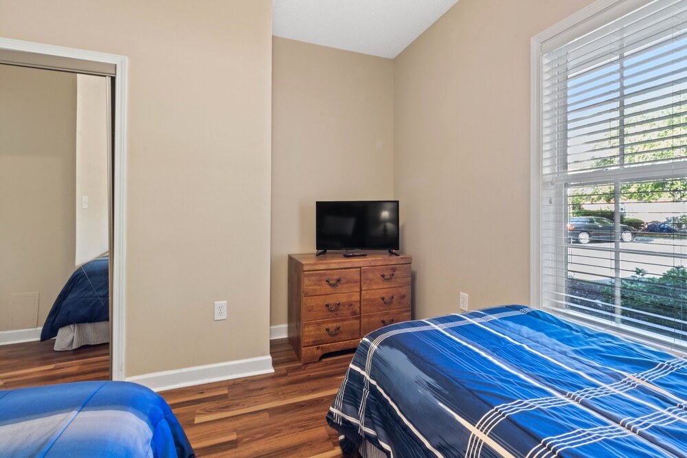 Arbor Trace #812 2 Bedroom Condo by RedAwning view 5