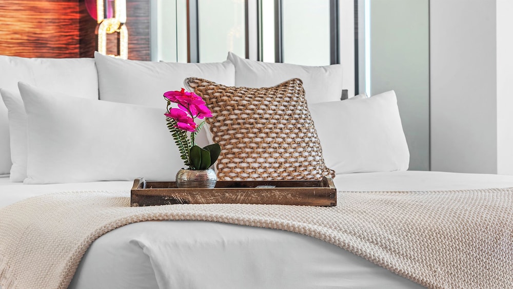Luxury Vacation Rentals in South Beach by LRMB