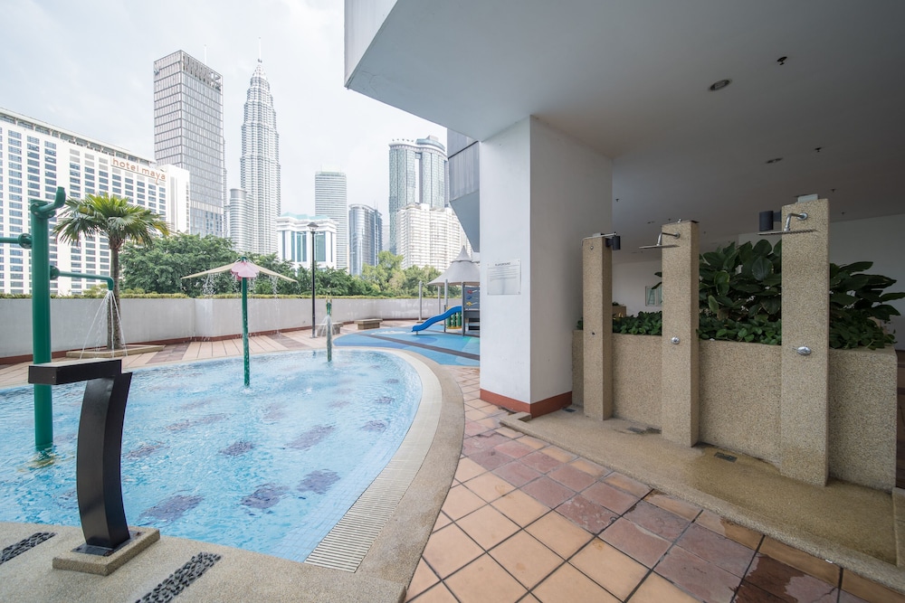 OYO Home 89449 Fancy 2 Bedroom Crest Residence