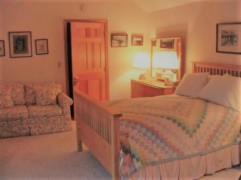 Moirai - W002 Relaxing Home With A Quiet View, Minutes Away From Moody Beach 3 Bedroom Home by Redawning - Property Image 4