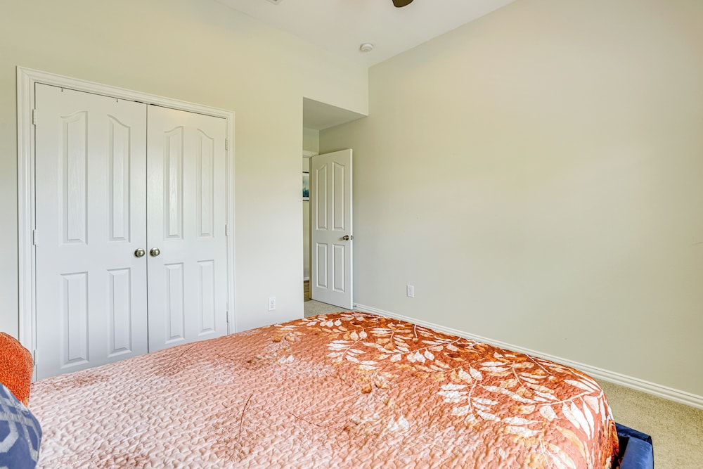 Group-ready Getaway in North Houston!