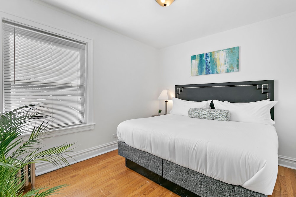 Home w 1BR Kitchen&Wi-Fi near Larchmont - Image 2