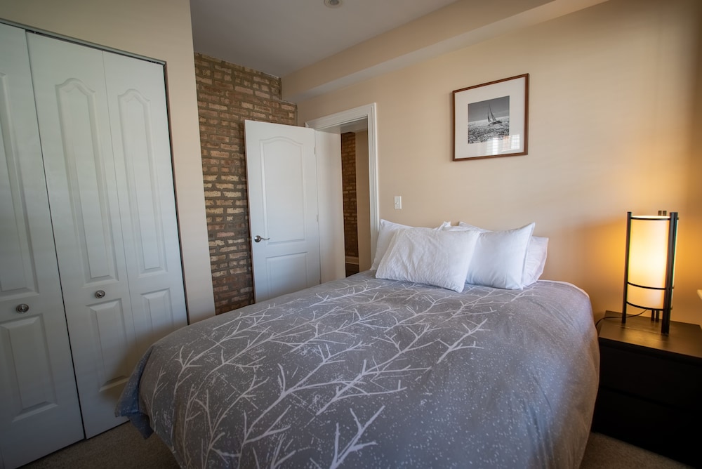 Roscoe Village Guesthouse view 4