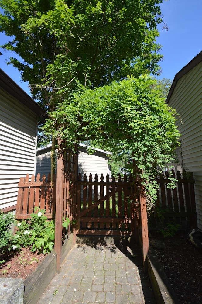 Broadway Cottage - Convenient Location!