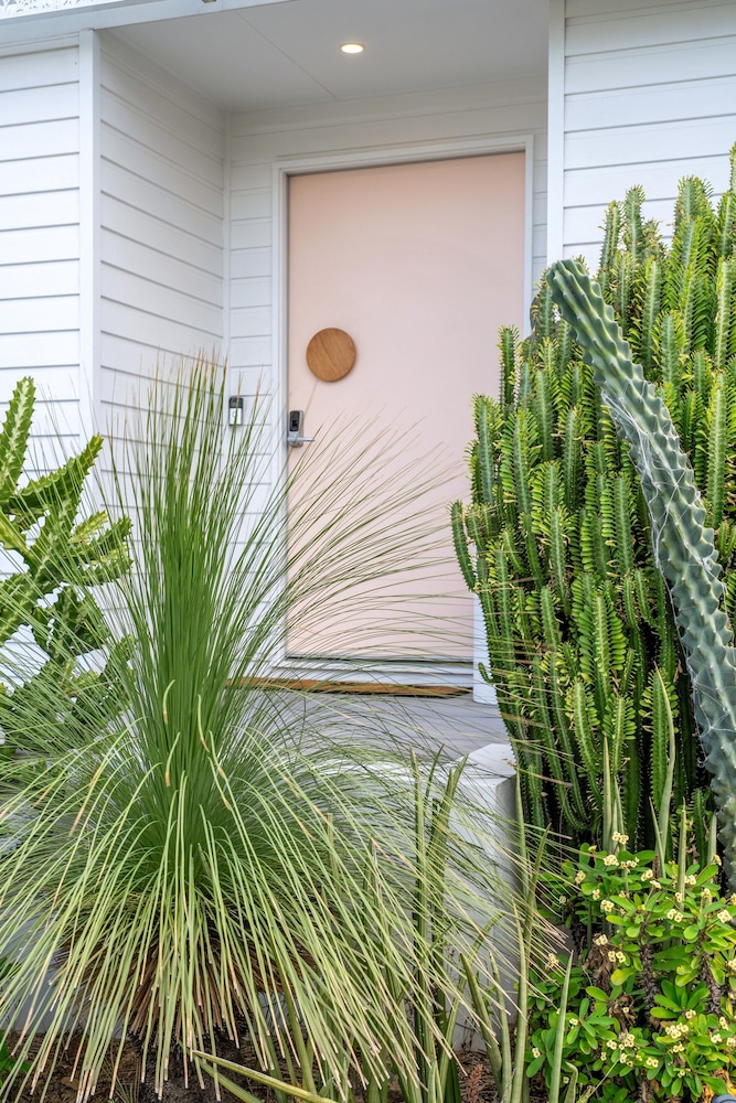 Deluxe 4-bed Home With Pool & Fire Pit