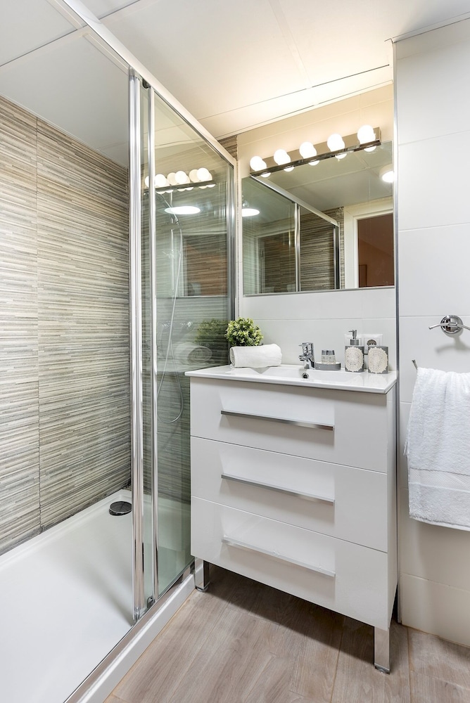 Magnificent 3 Bd 2 Bathrooms in Plaza de las Flores
