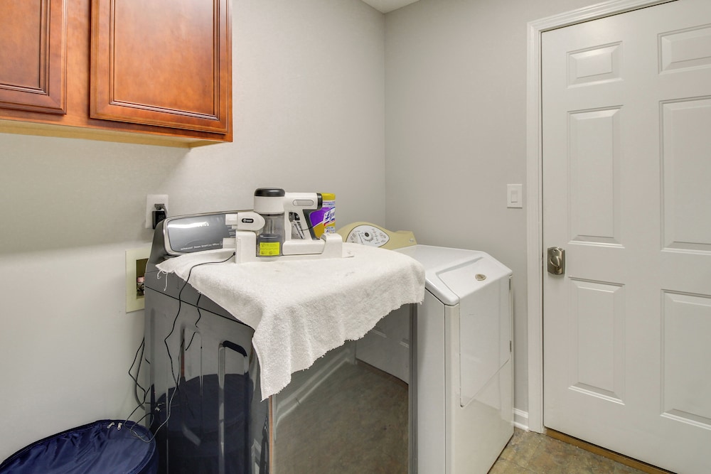 3 Mi to Oglethorpe Mall: Home w/ Fenced Yard!