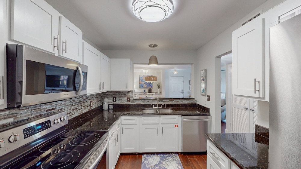 Delightful 3BR Condo Near Gulf Shores With Pool & Hot Tub
