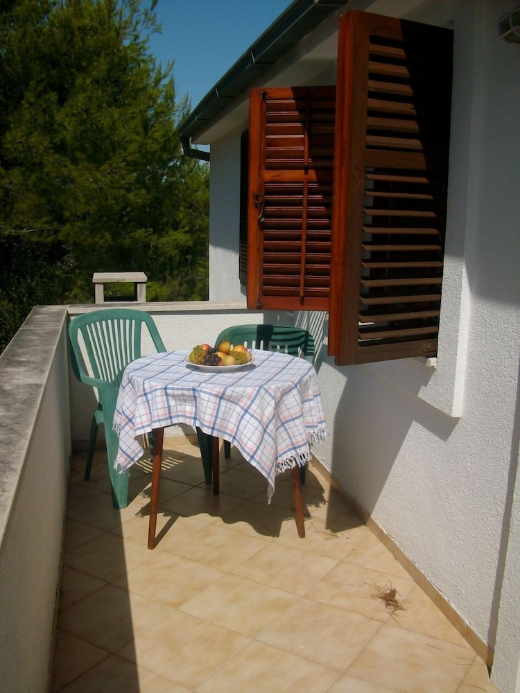 Ina - Peaceful - H Pierida