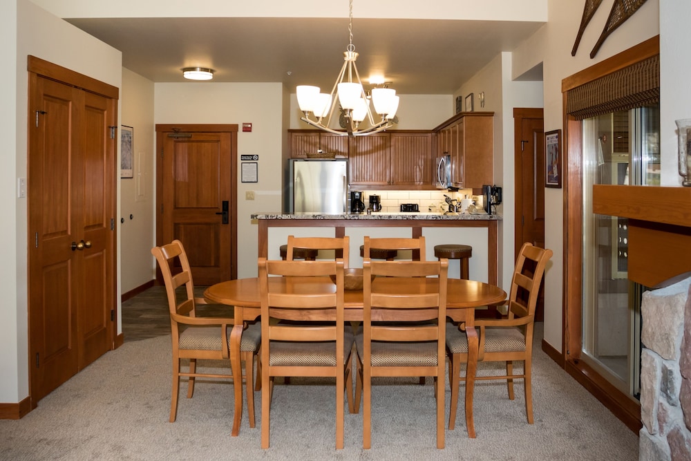 2314 - Two Bedroom Deluxe Eagle Springs East 2 Condo view 3