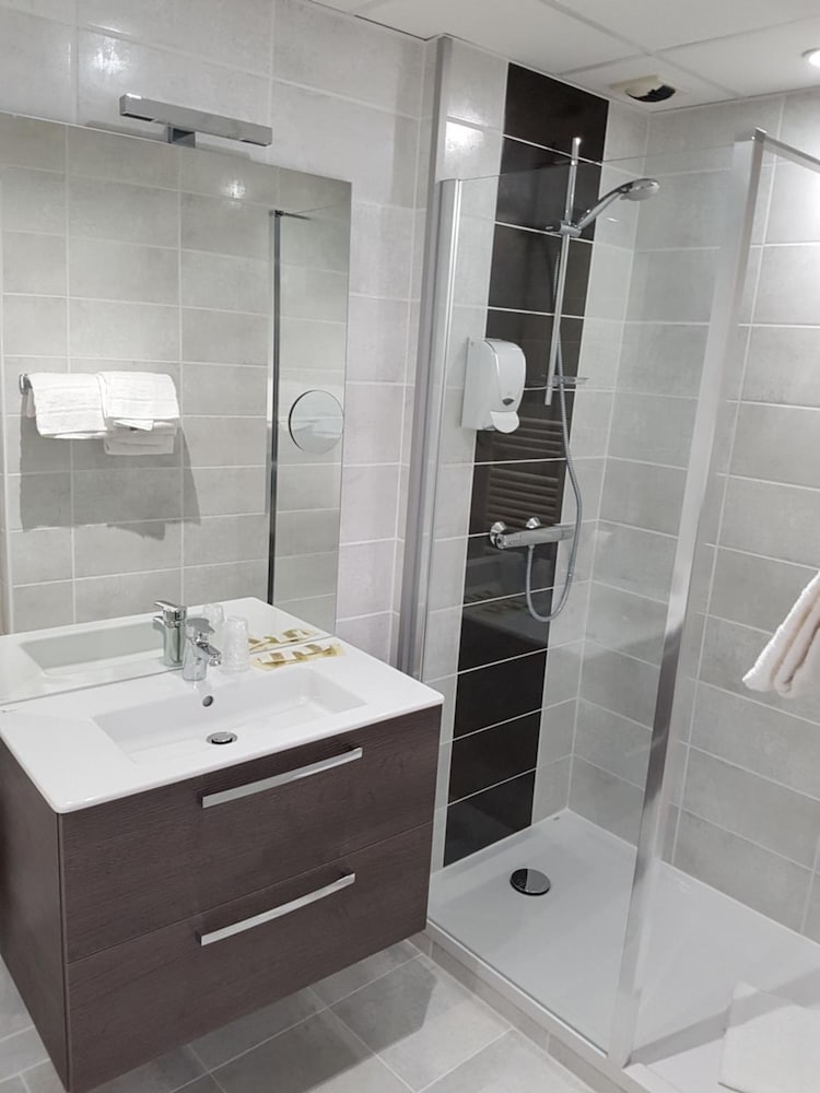 Rodez Vacations - Hotel du Midi - Property Image 11