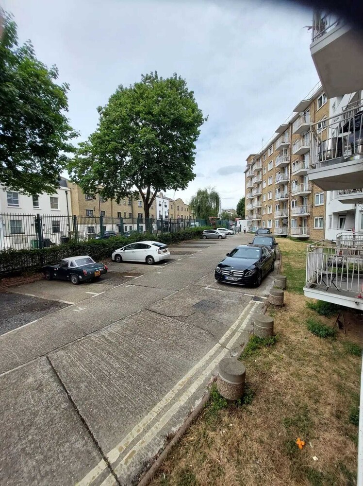 Spacious 3 Bedroom Apartment Near Camden With Balcony
