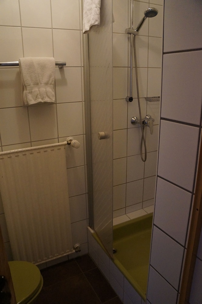 Photo 33