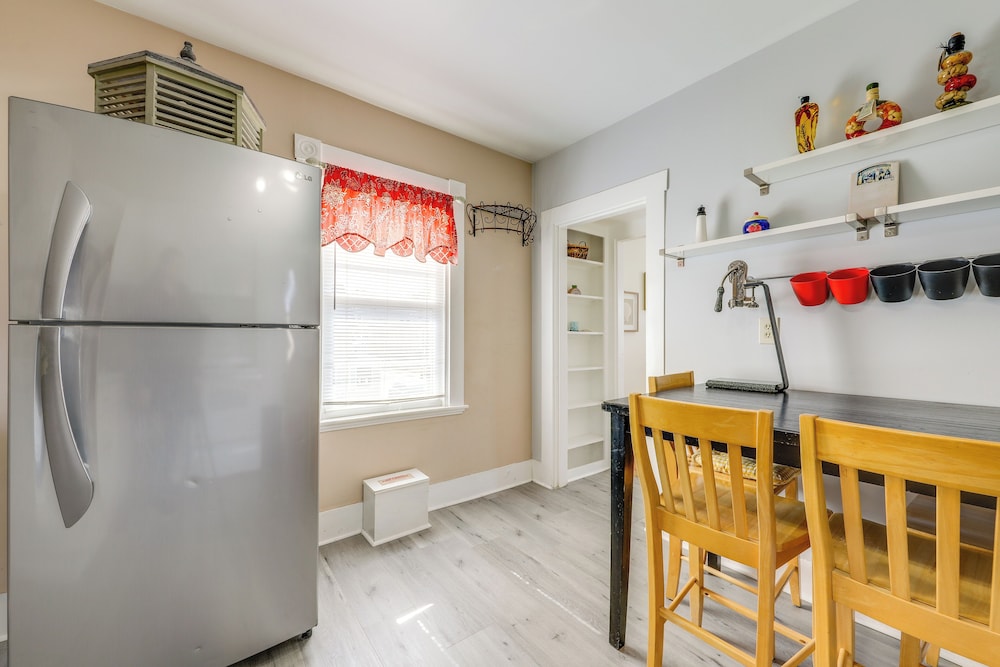1/2 Mi to Pier: Wfh-friendly Apt in Maine!