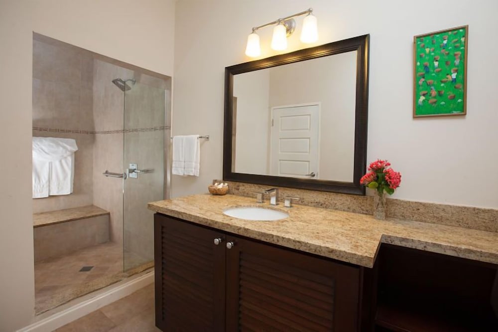 Wag Water Villa, Ocho Rios 3BR